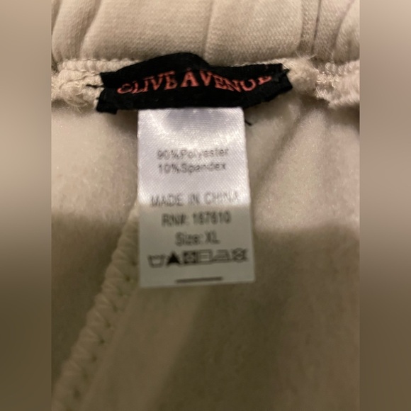 Olive Avenue butterfly joggers X-large NWOT - Picture 6 of 6